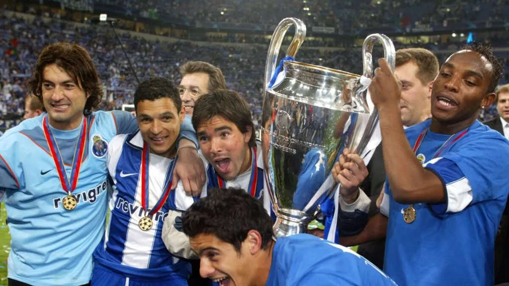 Benni-McCarthy-celebrating-Champions-League-glory-with-his-FC-Porto-teammates.-Photo-Imago