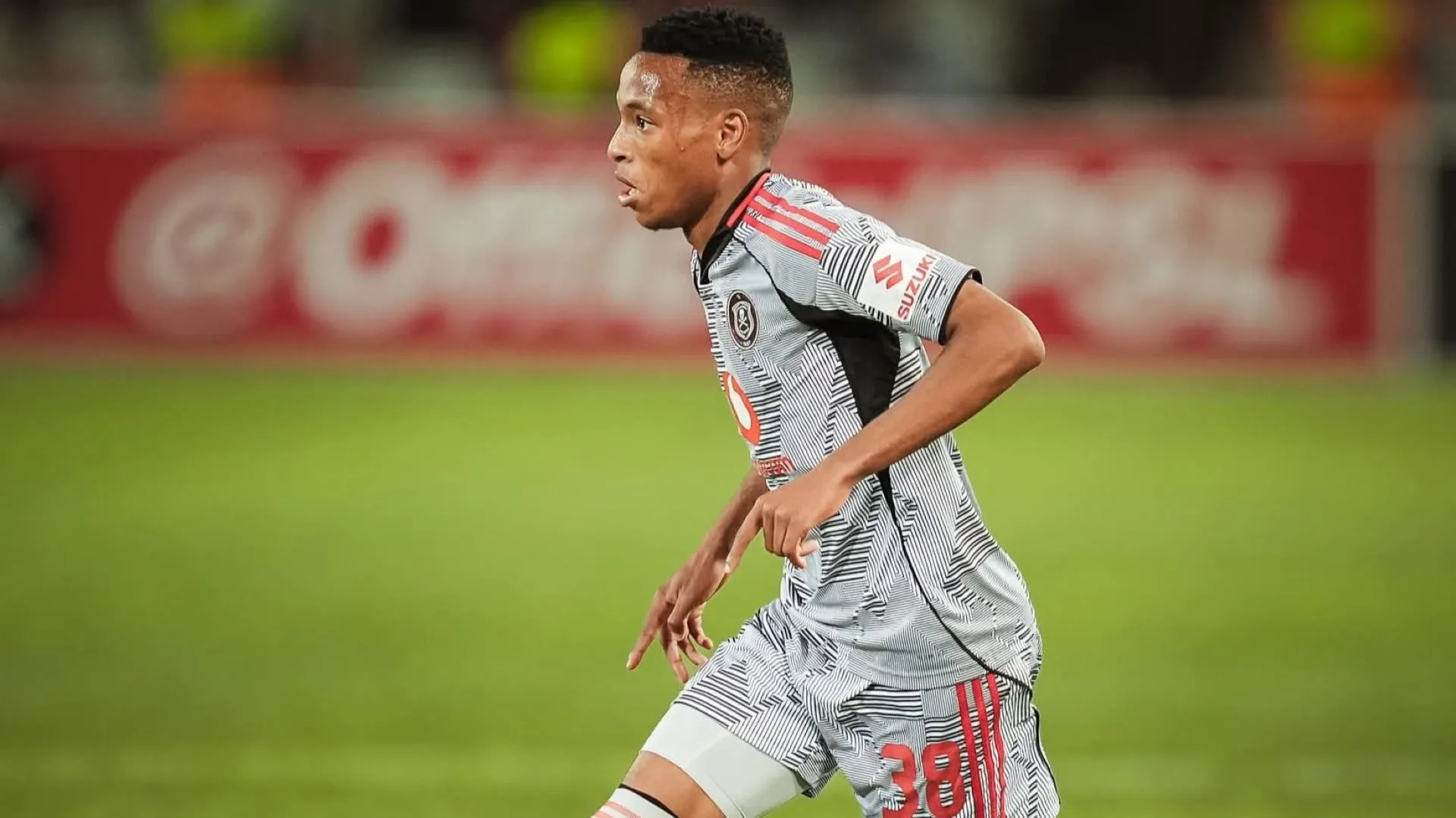 How &lsquo;smart&rsquo; Orlando Pirates attacker Relebohile Mofokeng beats defenders