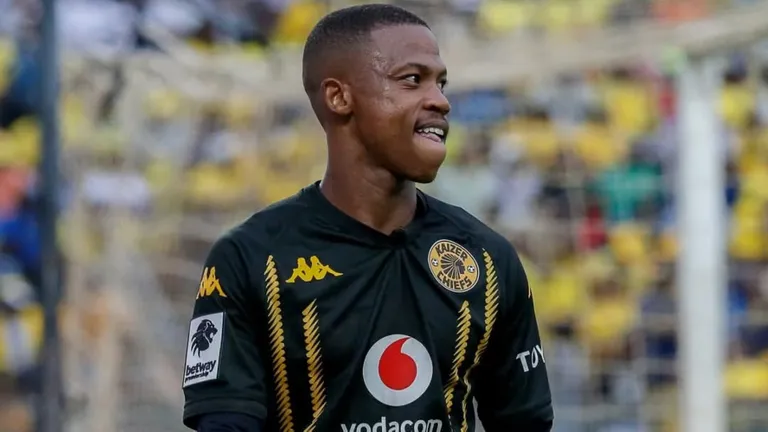 ‘Send Du Preez to the stands! There’s bad luck at FNB, what can you do to mighy Siwelele?’