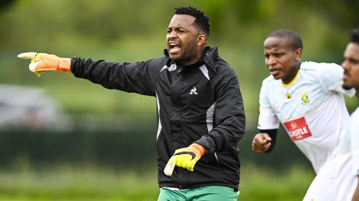 Khune to remain at Amakhosi! Kaizer Chiefs confirm &lsquo;living legend Itu&rsquo; is going nowhere