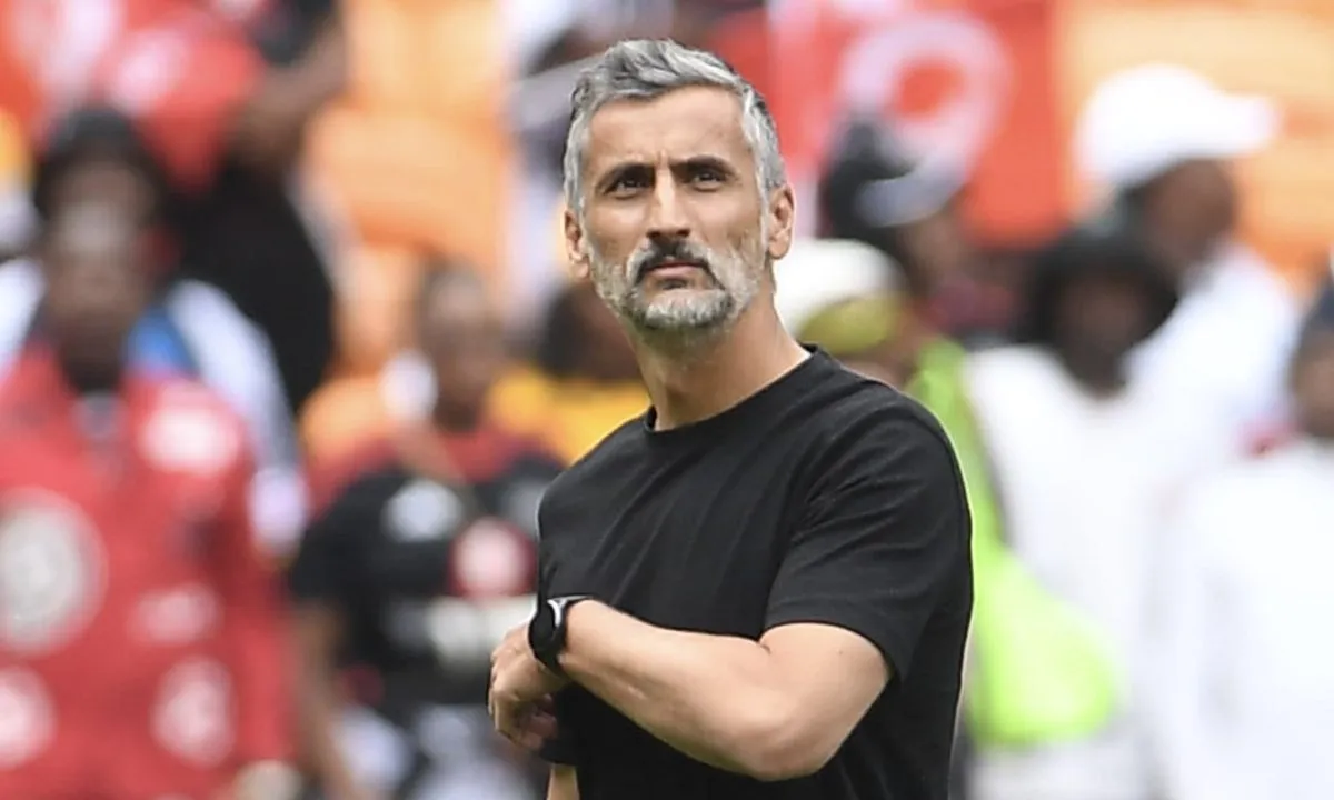 &lsquo;You are too dramatic&rsquo; &ndash; Confident Riveiro shrugs off Soweto Derby pressure