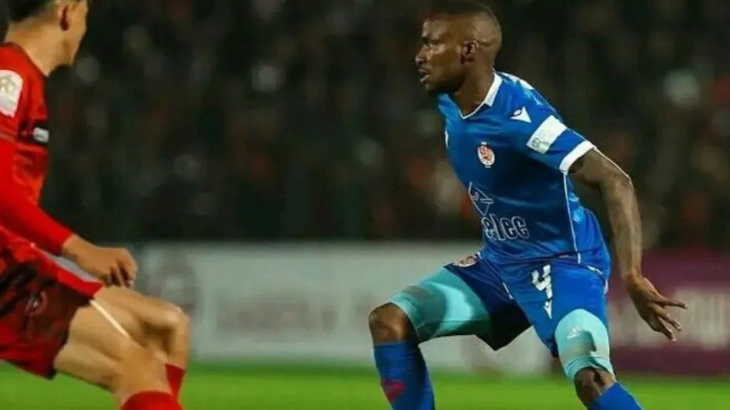 Thembinkosi Lorch playing for Wydad AC.
