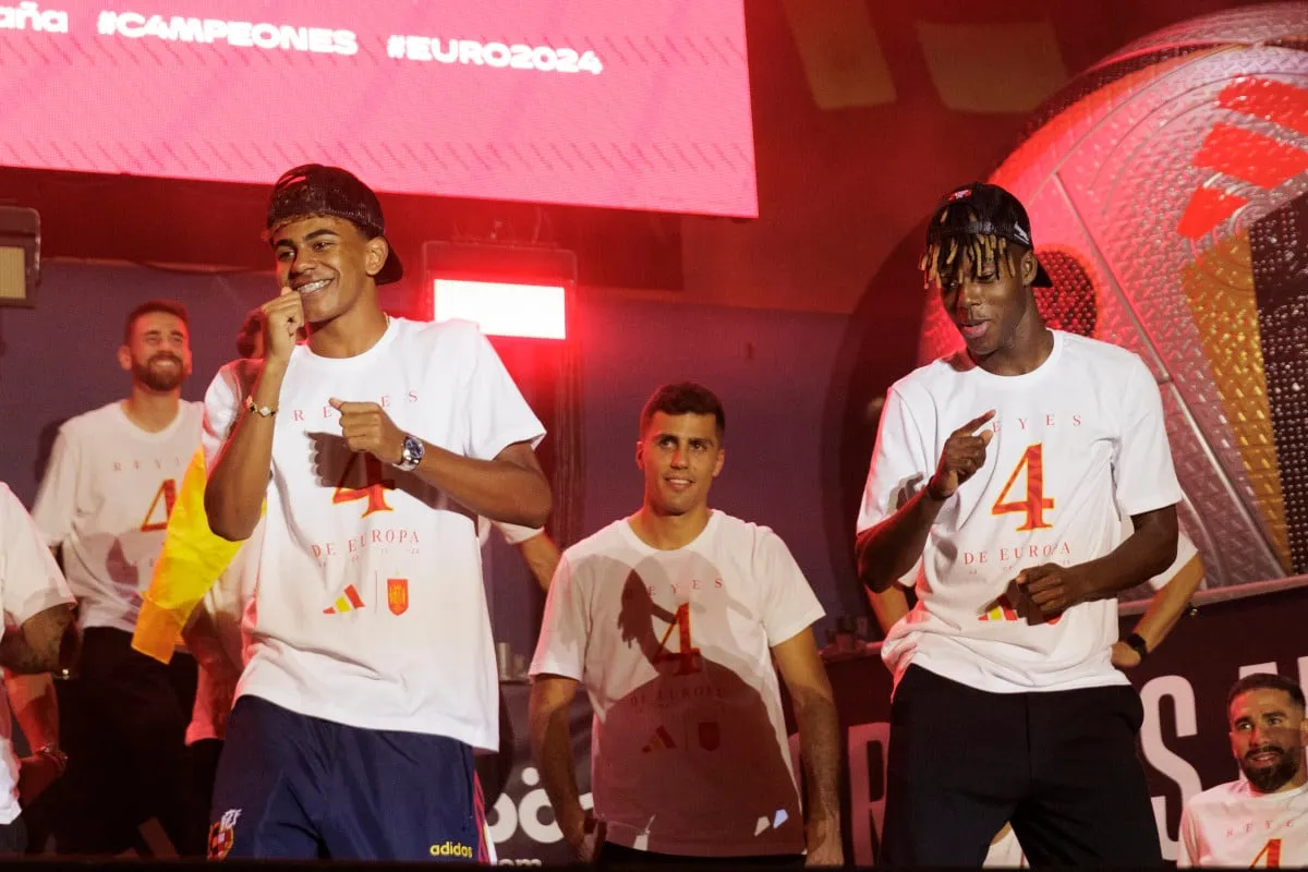 Sport Bilder des Tages MADRID, SPAIN &ndash; JULY 15:Lamine Yamal and Nicolas Williams during the celebration of the European