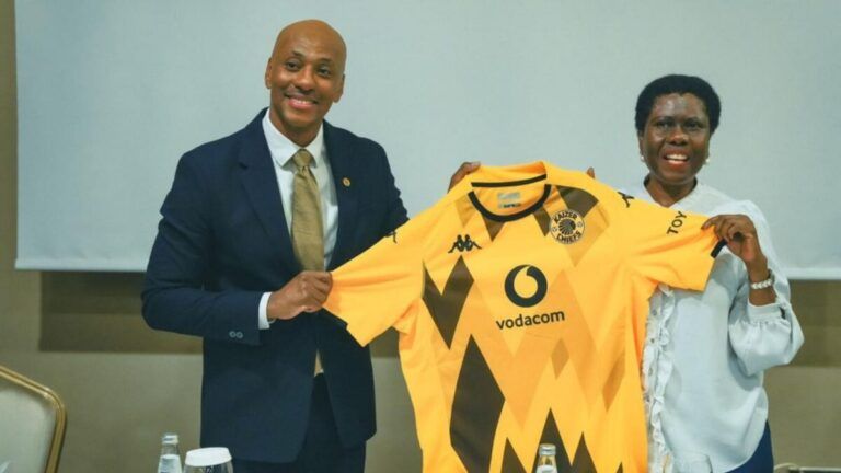 Kaizer Chiefs players receive familiar guest in Turkey camp
