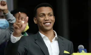 Sundowns chairman gives credit to Mngqithi after eighth straight league triumph