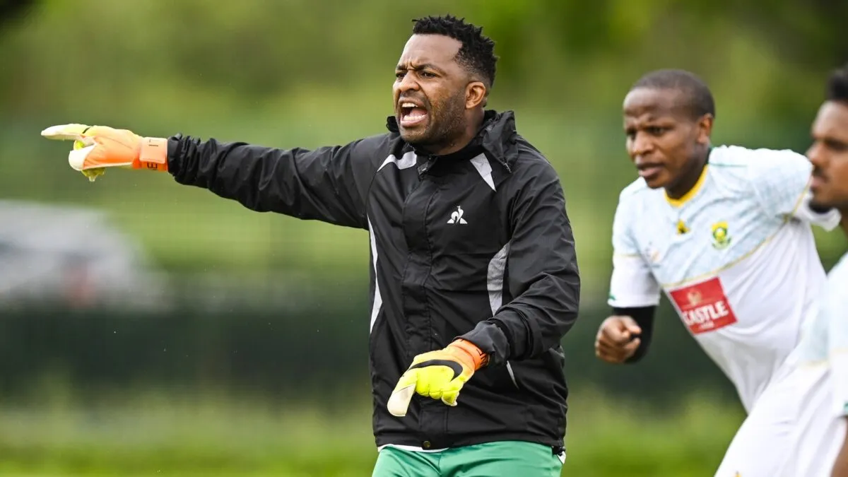 Khune advises Ntwari on how to seal goals leakage