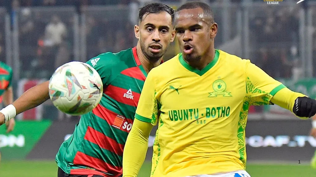 Iqraam Rayners playing against MC Alger.