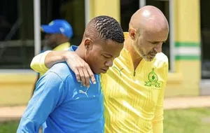 Hlompo Kekana lends support to Cardoso’s first-half sub of Mkhulise