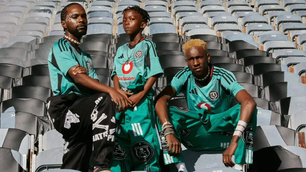 Pirates away kit.