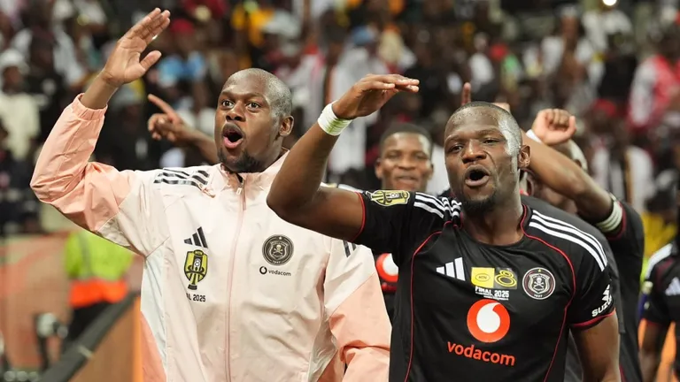 Orlando Pirates striker puts Kaizer Chiefs on alert as he confirms exit