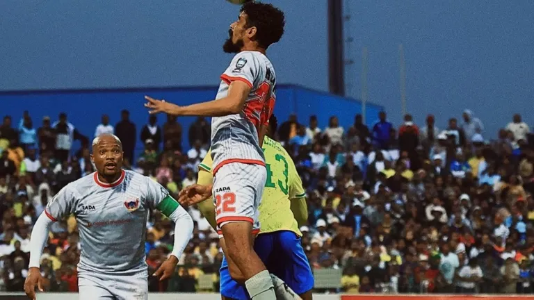 Van Wyk to the rescue as Sundowns leaves it late to deny Chippa