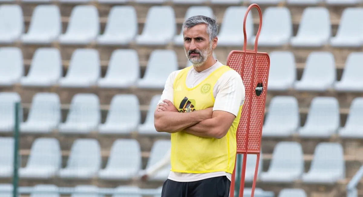 &lsquo;Riveiro leaving Pirates for Al Ahly is useless, they will do him like Mosimane but no Muti there!&rsquo;