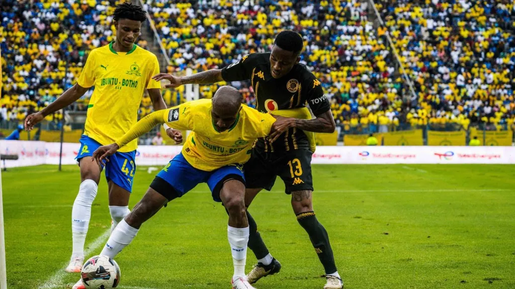 Khuliso Mudau of Mamelodi Sundowns controls the ball under a challenge from Pule Mmodi of Kaizer Chiefs. Photo Kaizer Chiefs