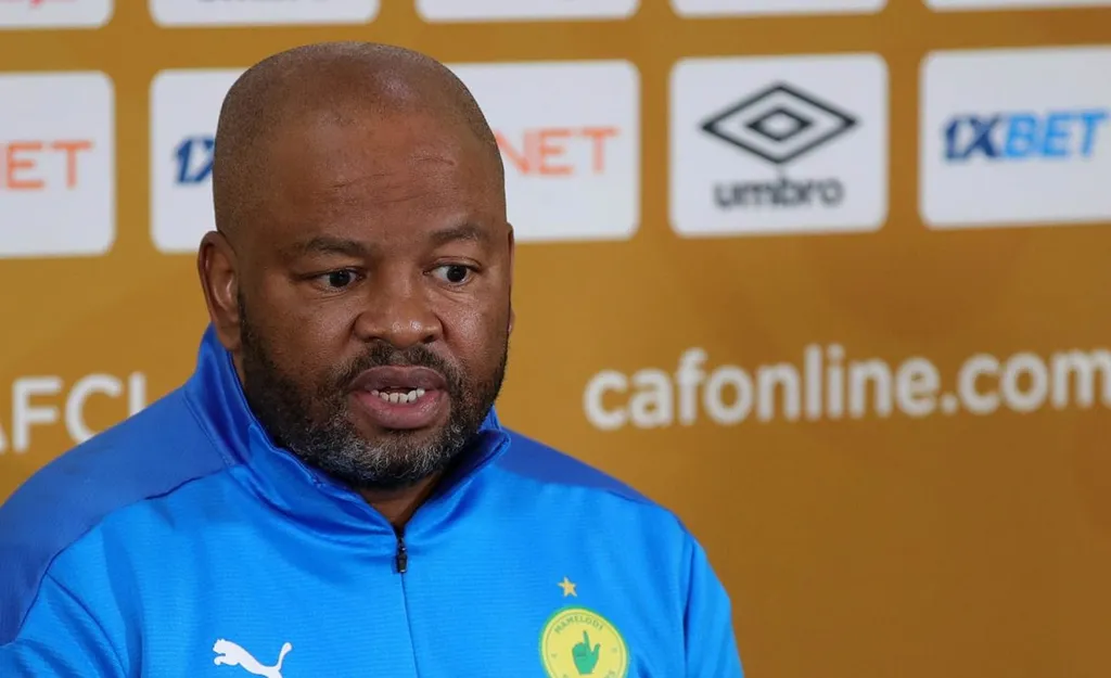 Sundowns coach Mngqithi throws jab at Orlando Pirates over title race