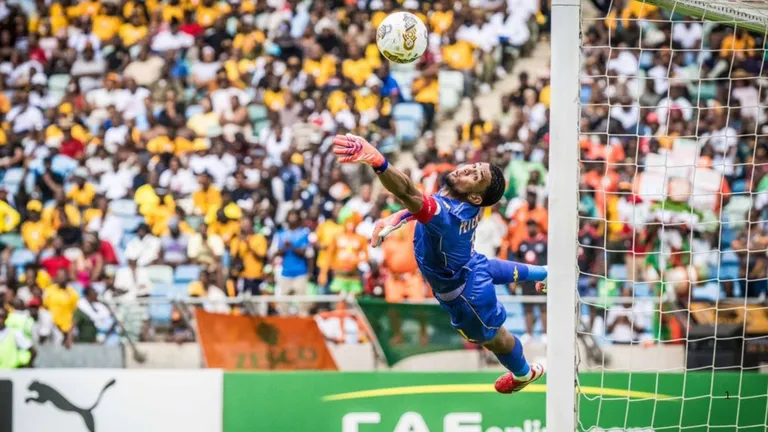 &nbsp;Kaze explains how Petersen&rsquo;s return will help Kaizer Chiefs clinch CAF ticket