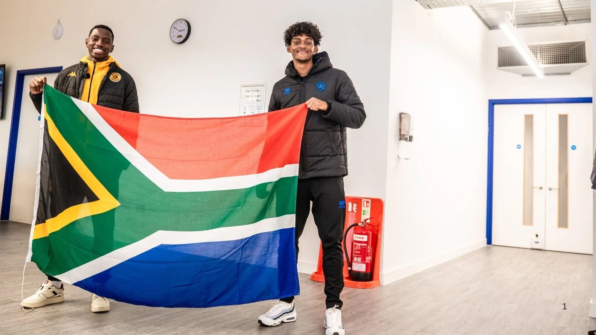 Tylon Smith welcomes Kaizer Chiefs DDC team to QPR.