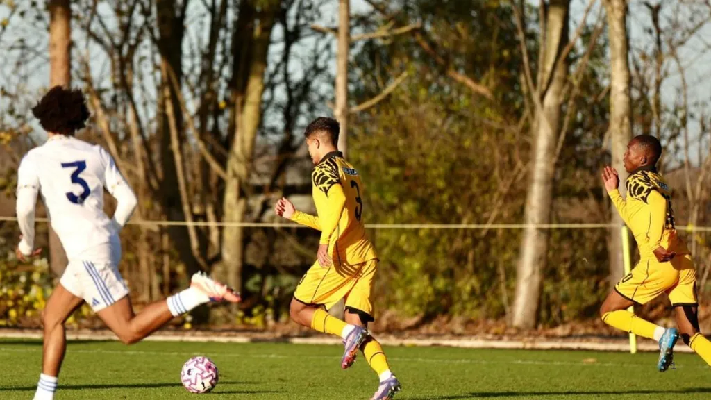 Kaizer Chiefs DDC playing with Leeds United.