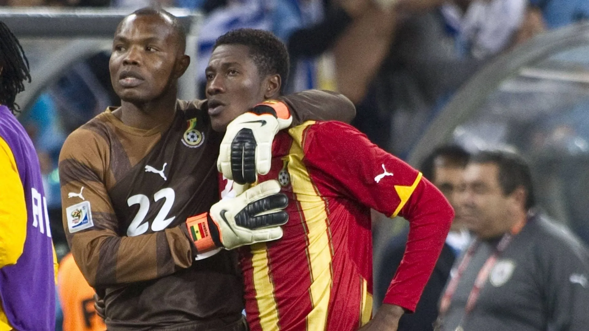 Richard Kingson and Asamoah Gyan after losing to Uruguay at the 2010 World Cup.
