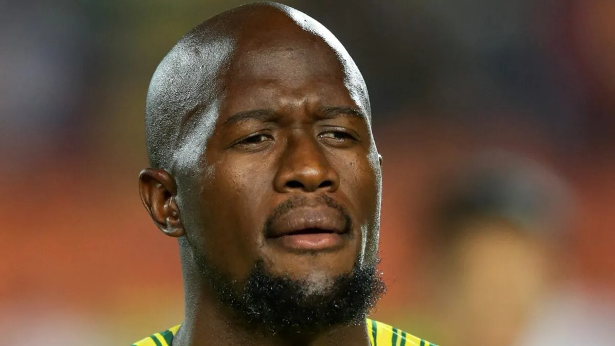 Did Kaizer Chiefs lie to Hlanti? Agent claims Amakhosi cheated him!