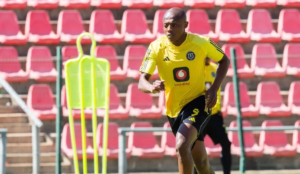 Orlando Pirates legend offers advice to struggling Zakhele Lepasa