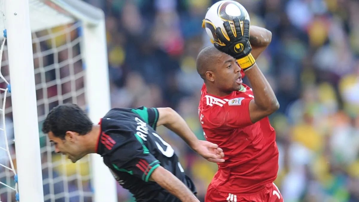 Kaizer Chiefs don&rsquo;t want you, leave! Khune urged to consider new challenge