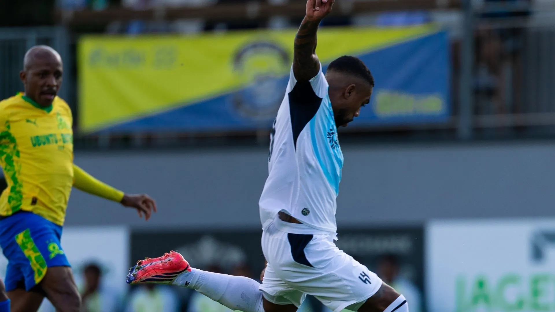 Mamelodi Sundowns playing against Al-Hilal.