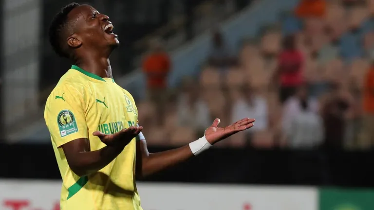 Miguel Cardoso provides update on Themba Zwane’s latest injury