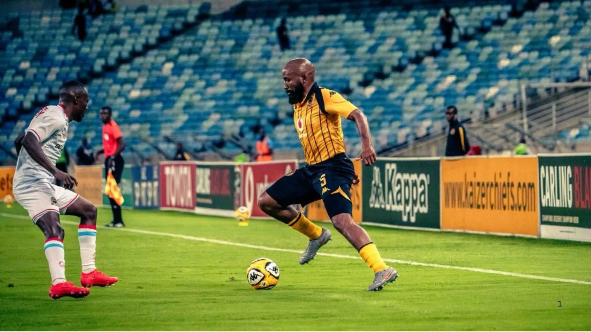 Sibongiseni Mthethwa of Kaizer Chiefs controls the ball against Red Arrows.