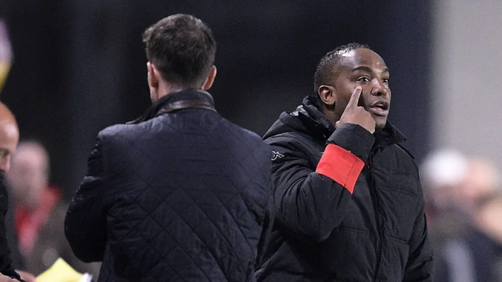 Benni McCarthy on the touchline. Photo Imago