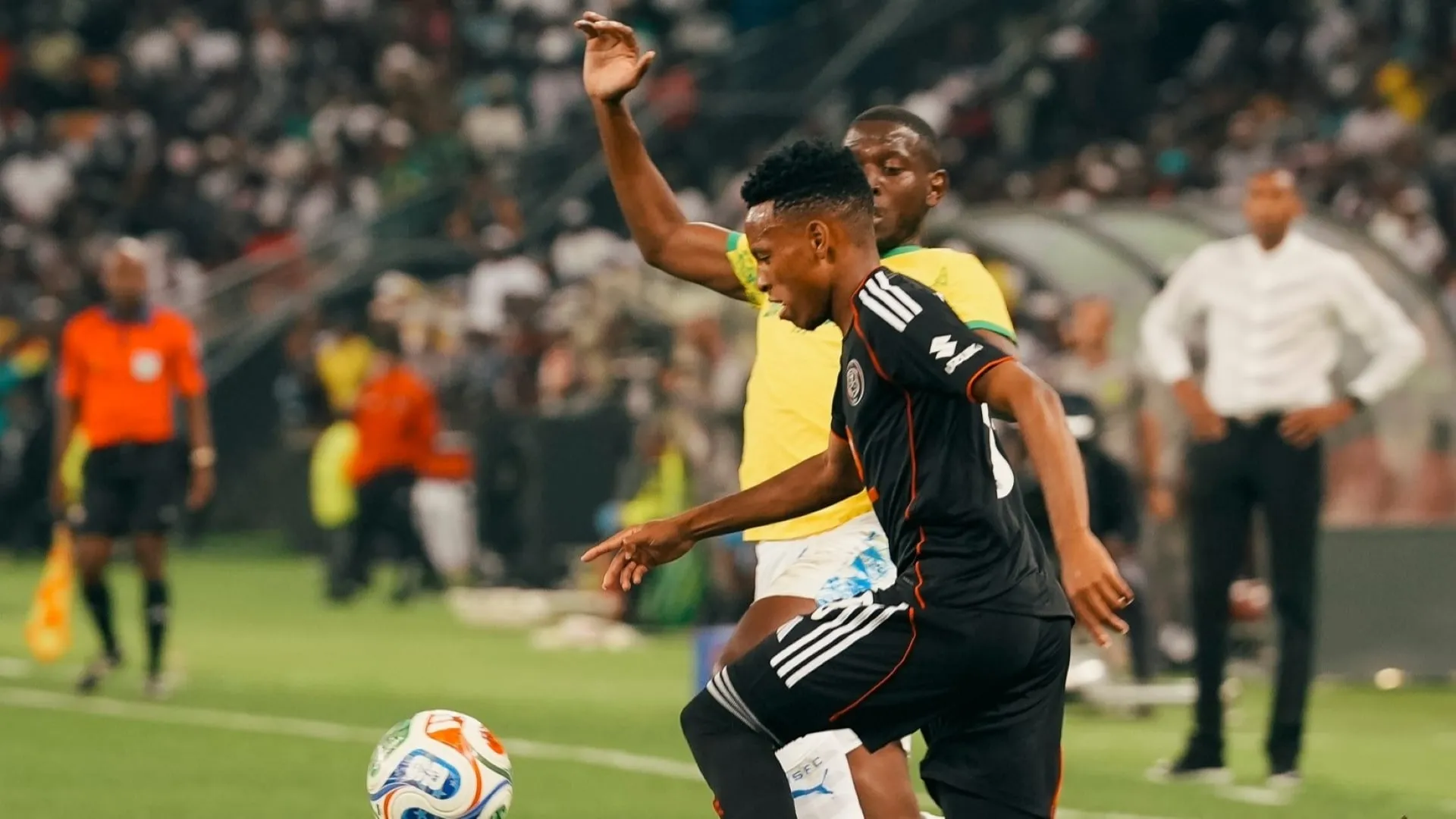 Relebohile Mofokeng and Aubrey Modiba Orlando Pirates vs Mamelodi Sundowns