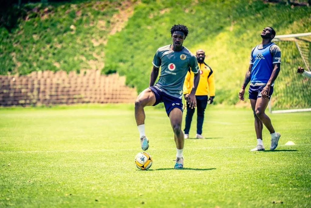 Kaizer Chiefs players warm