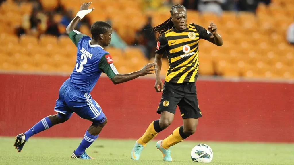 Reneilwe Letsholonyane (right) in action for Kaizer Chiefs.