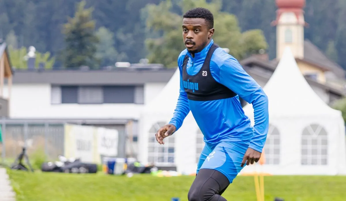 Mngqithi defended but Broos slammed for being &lsquo;out of order&rsquo; after Mokoena&rsquo;s &lsquo;nonsense&rsquo;