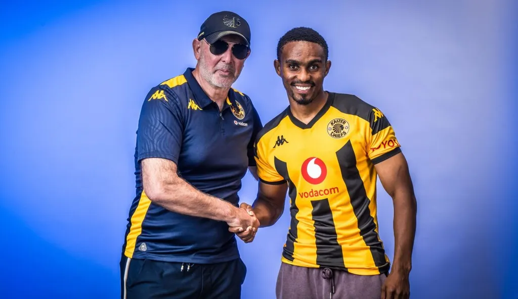 Kaizer Chiefs announce return of academy product & Bradley Cross signing