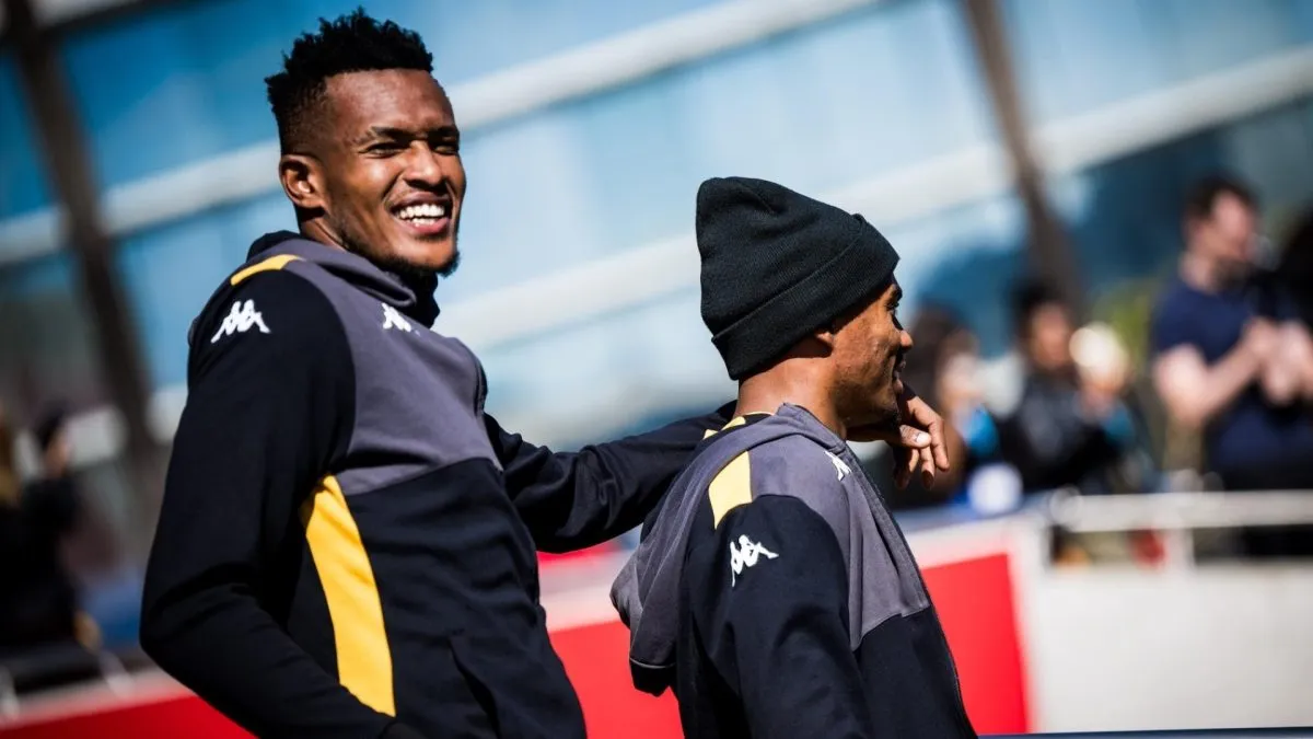 &lsquo;Chiefs fans fill stadium & steal limelight from 57 Downs fans! Amakhosi need to finish 8th but if you fire Nabi&hellip;!