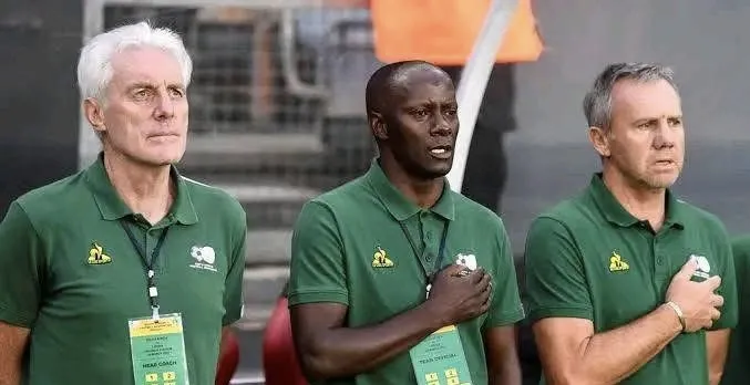 Mkhalele points out similarities between Hugo Broos and Clive Barker