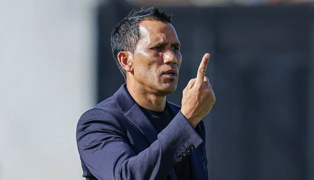 Simba coach Fadlu Davids drops bold statement ahead of meeting Stellenbosch 