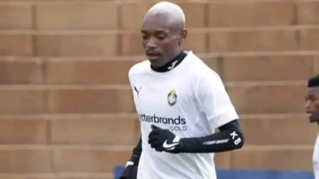 Khama Billiat in training