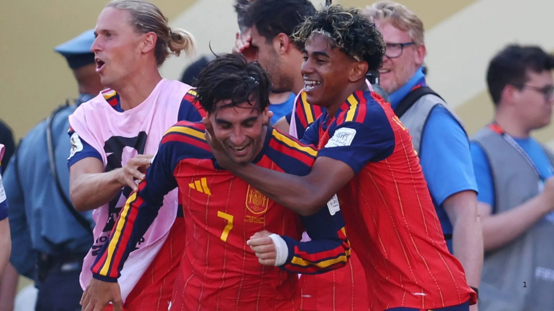 Ferran Torres and Lamine Yamal of Spain celebrates his goal against Argentina.