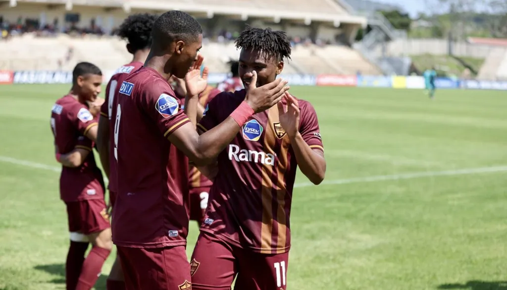 DDC: Pirates back to winning ways as Stellies go top