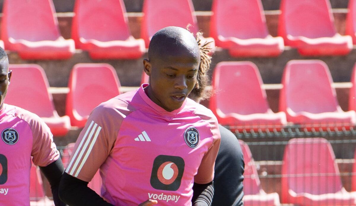 Orlando Pirates confirm decision on Zakhele Lepasa’s future