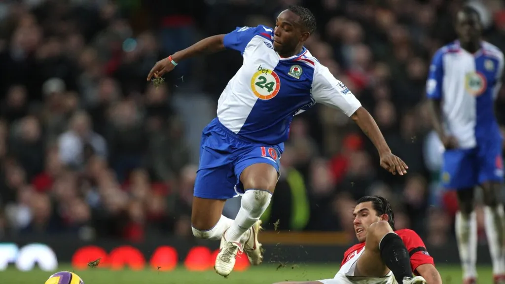Benni McCarthy playing for Blackbur Rovers against Manchester United. Photo Imago