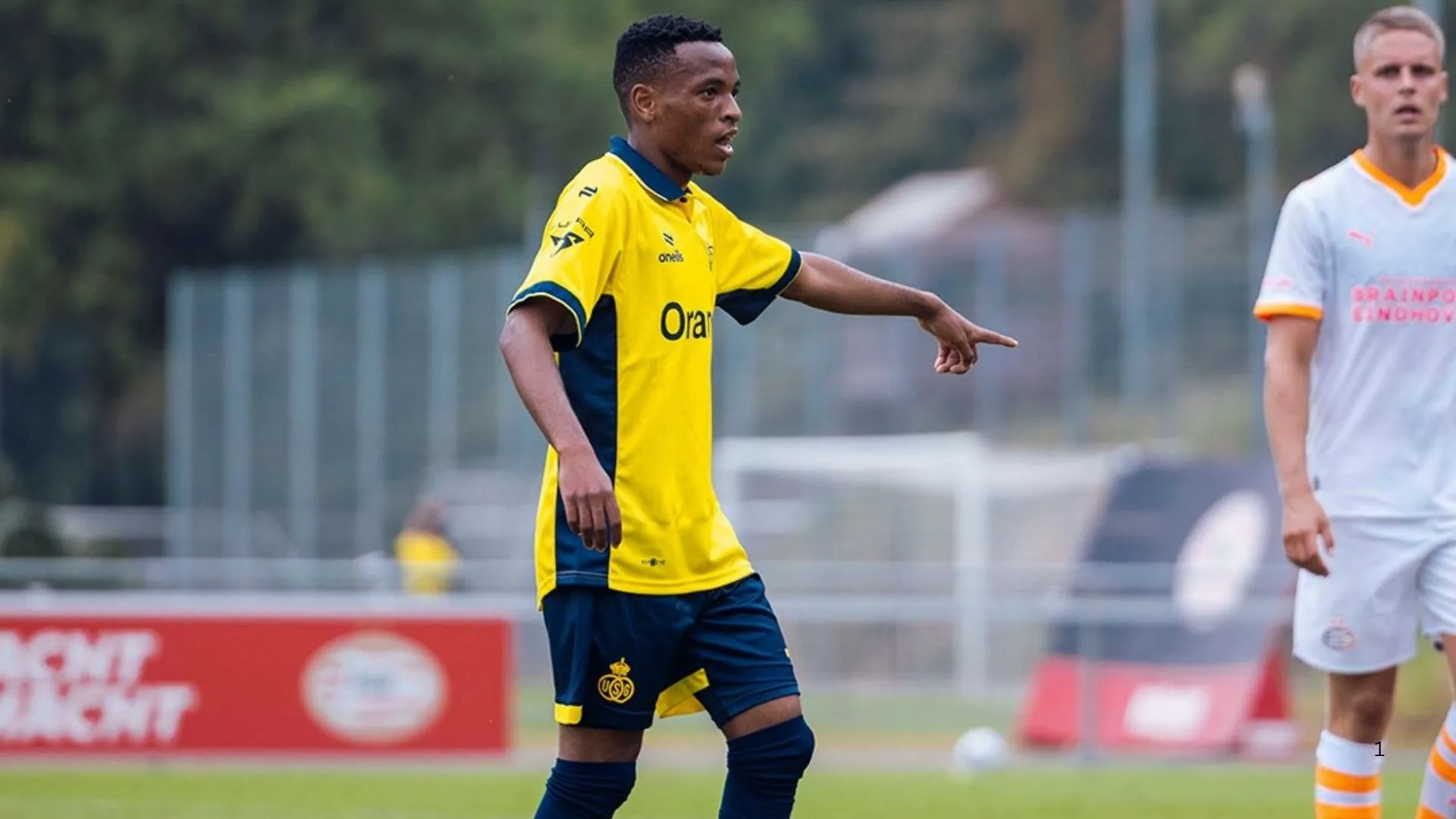 Relebohile Mofokeng playing for Royale Union Saint-Gilloise.