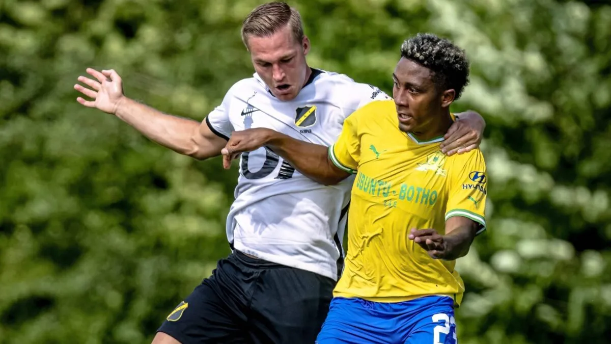 Are Sundowns crumbling already? Ribeiro slammed by Mngqithi for ‘losing focus’