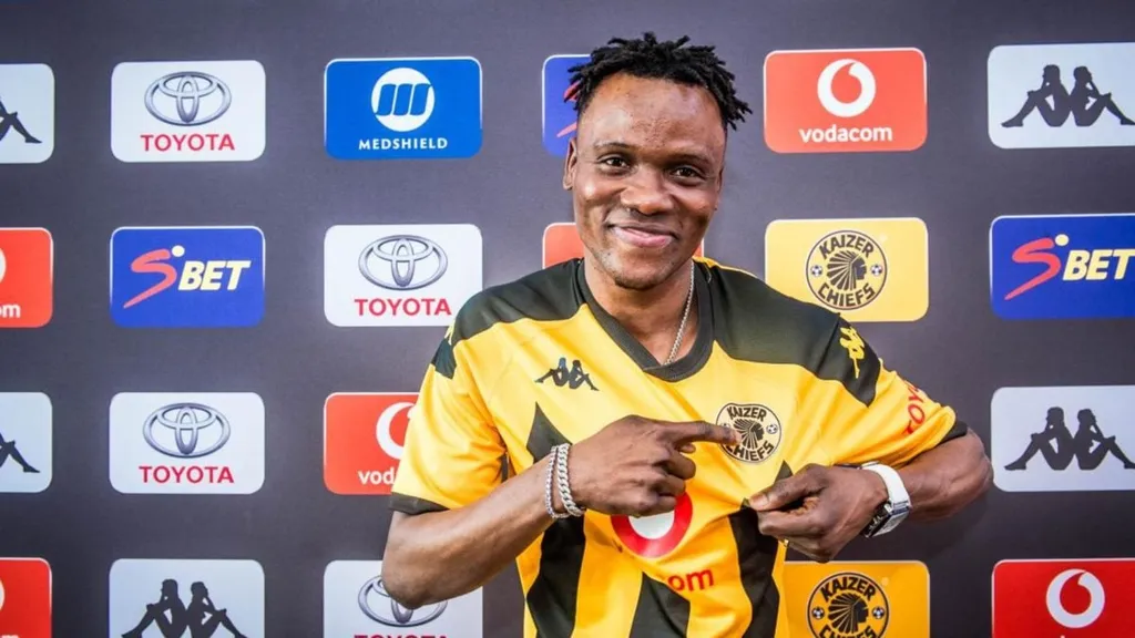 Glody Makabi Lilepo at his unveiling at Kaizer Chiefs. Photo &ndash; Kaizer Chiefs