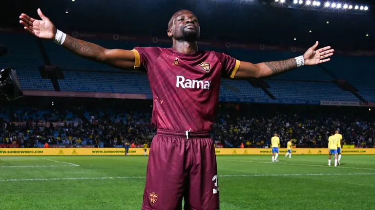 &lsquo;Mamelodi Sundowns were robbed! Time for Pirates to skin Chiefs alive&rsquo;