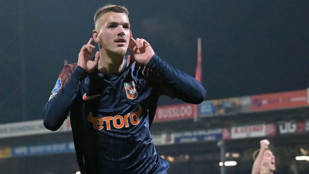 Simon van Duivenbooden celebrates after scoring for Vitesse against Go Ahead Eagles. Photo: Imago