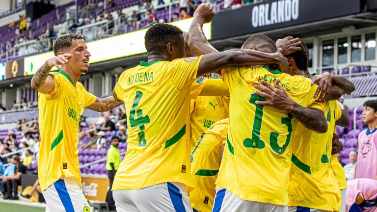 Rayners at the double as Sundowns sink 10-man Magesi to move ahead of Chiefs