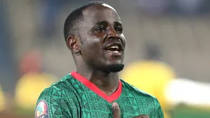 Kaizer Chiefs respond to Gabadinho Mhango transfer links