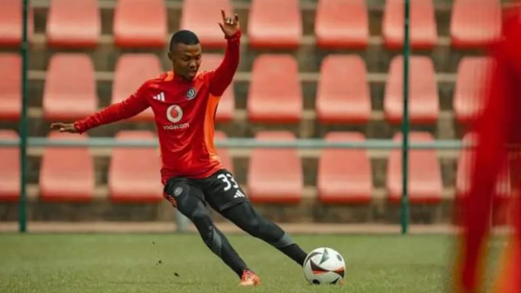 Mohau-Nkota-in-training-at-Orlando-Pirates-1